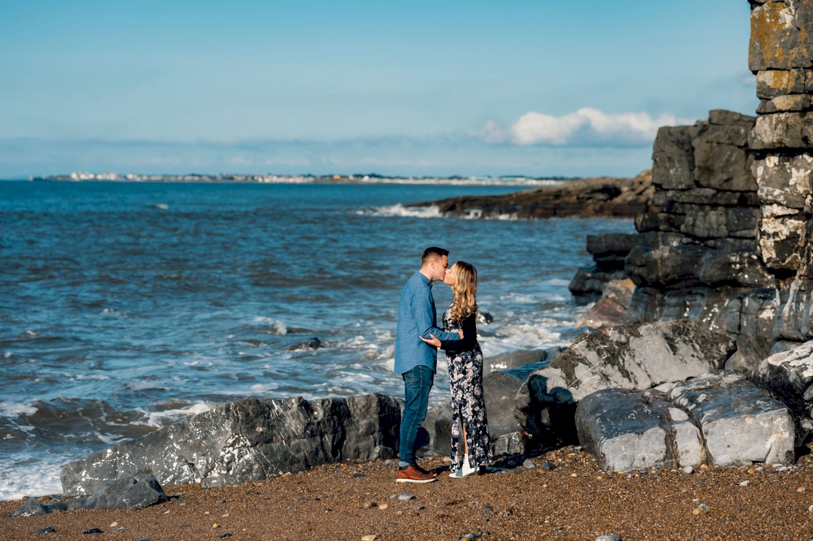 amy and nath having a kiss